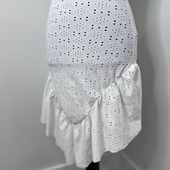 Pretty Little Things White Broderie Cowl Neck Frill Hem Bodycon Dress (sz 6) - Picture 4 of 12